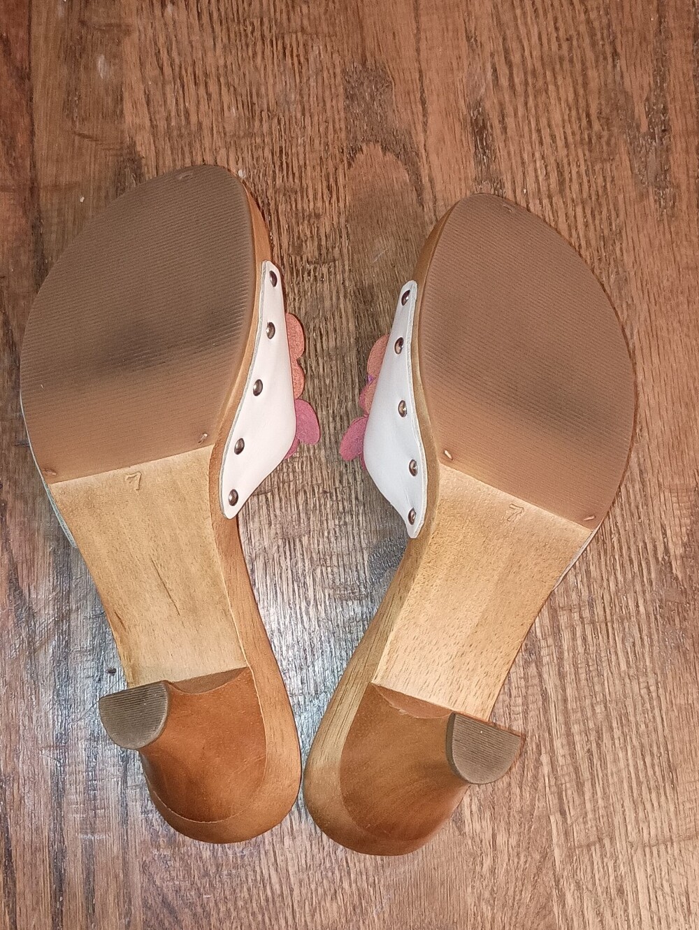 Vintage Bandolino White Floral Leather Slide WoodHeels with Pink and Red Accents - Picture 5 of 8